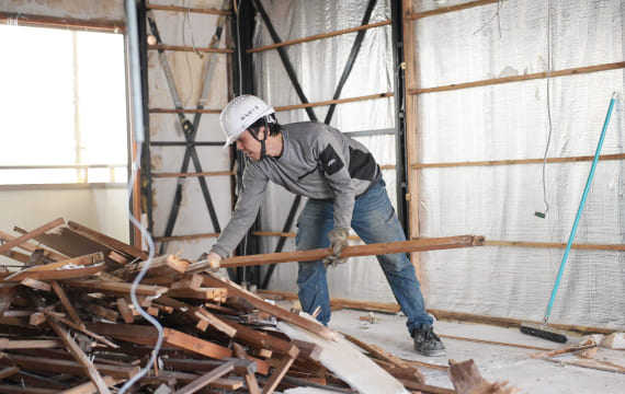 01 スピード感と安全丁寧な解体作業